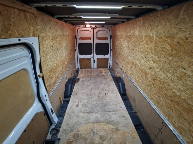 Ford Transit-17