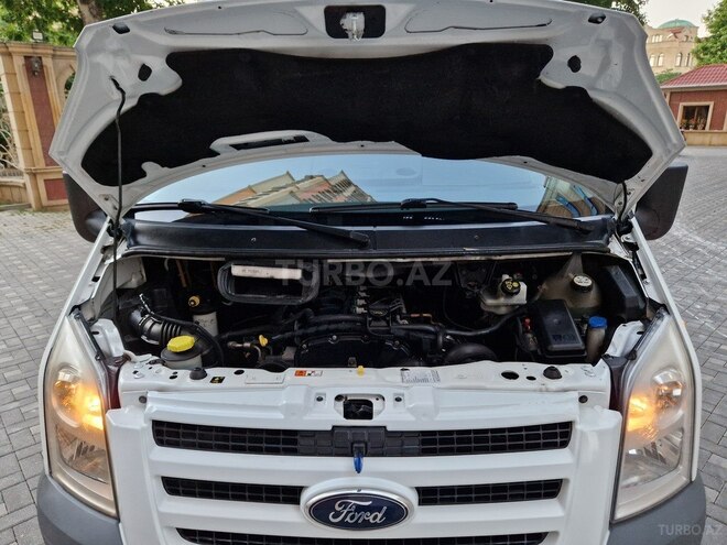 Ford Transit-15