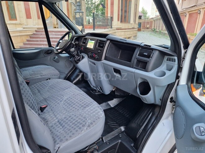Ford Transit-14