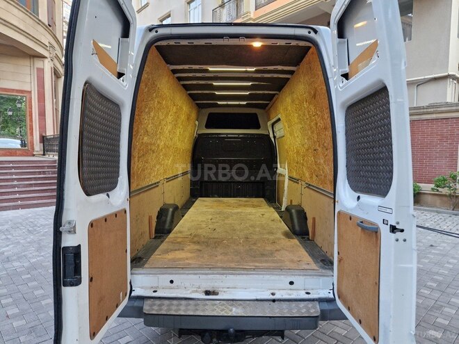 Ford Transit-16