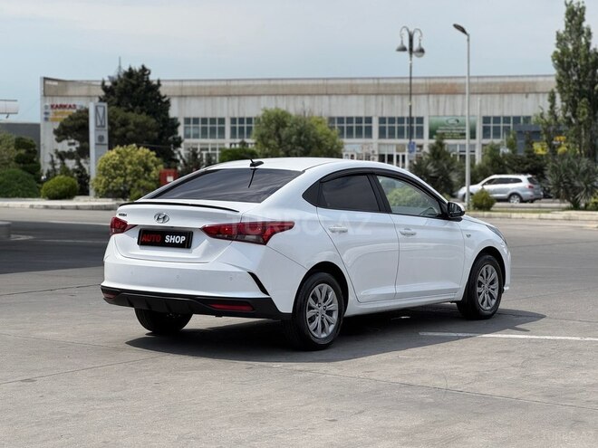 Hyundai Accent-2
