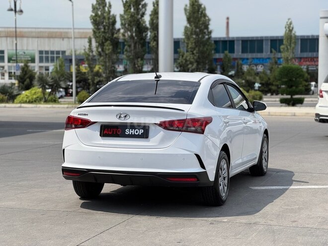 Hyundai Accent-4