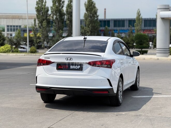 Hyundai Accent-5