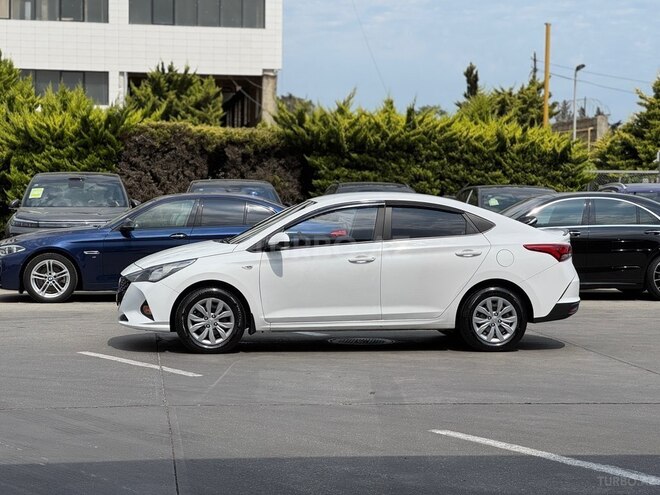 Hyundai Accent-10