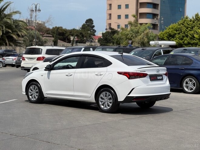 Hyundai Accent-8
