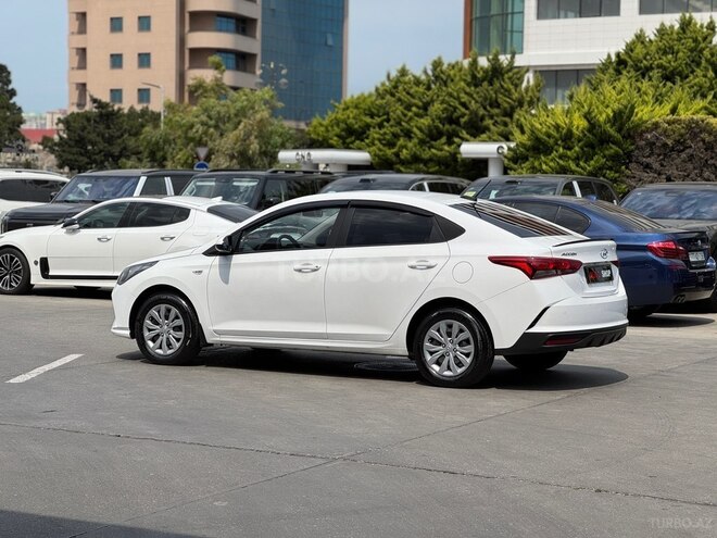 Hyundai Accent-9
