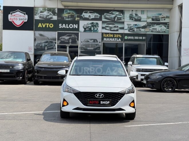 Hyundai Accent-15