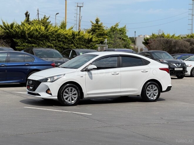 Hyundai Accent-11