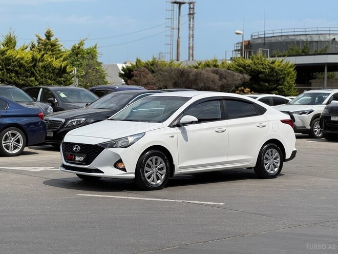 Hyundai Accent-12