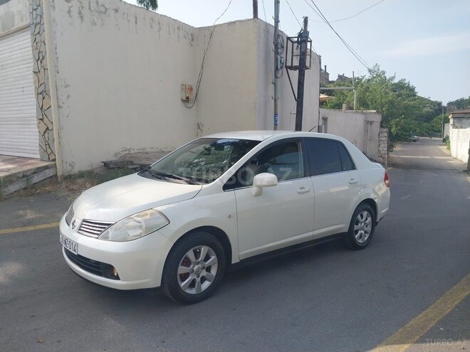 Nissan Tiida-5