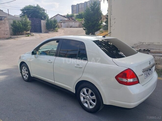Nissan Tiida-4