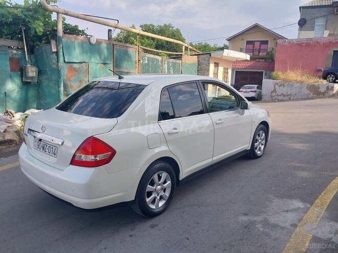 Nissan Tiida-14