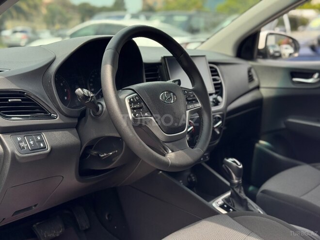 Hyundai Accent-22