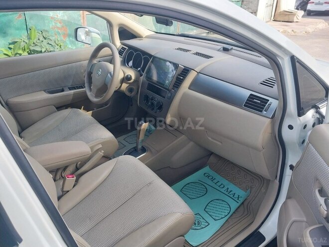 Nissan Tiida-9