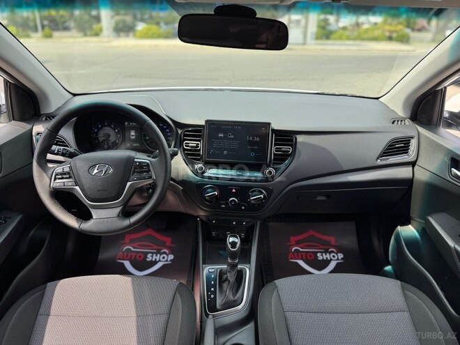 Hyundai Accent-19