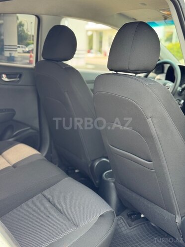 Hyundai Accent-18