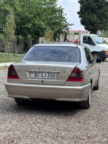 Mercedes C 220-12