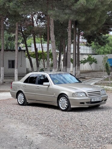 Mercedes C 220-17