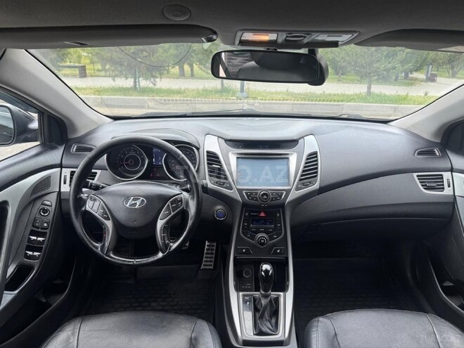 Hyundai Elantra-6