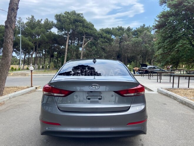 Hyundai Elantra-4