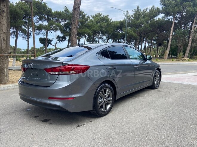 Hyundai Elantra-5