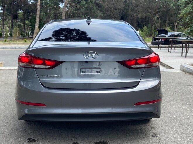 Hyundai Elantra-8