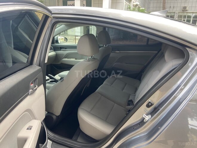 Hyundai Elantra-14