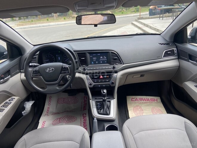 Hyundai Elantra-11