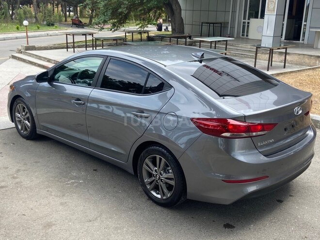 Hyundai Elantra-18