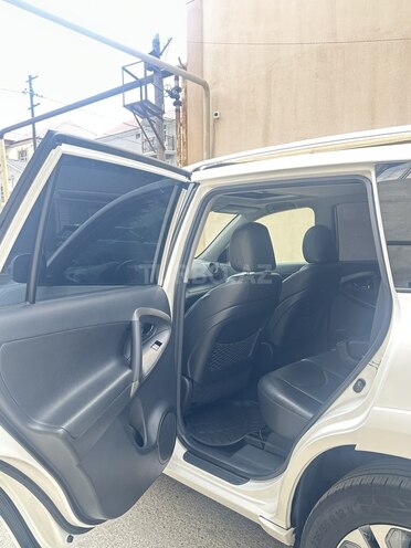 Toyota RAV4-14