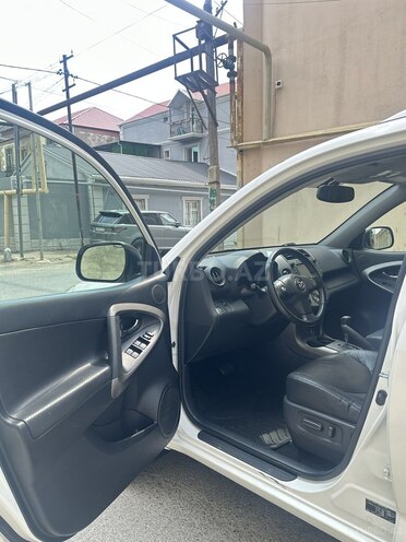 Toyota RAV4-12