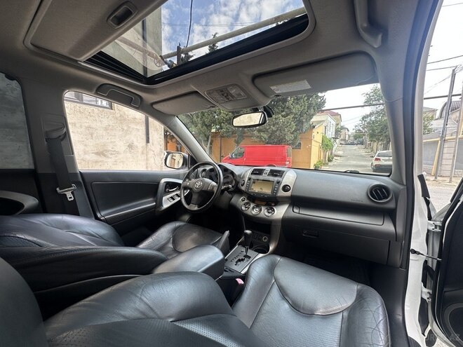 Toyota RAV4-15