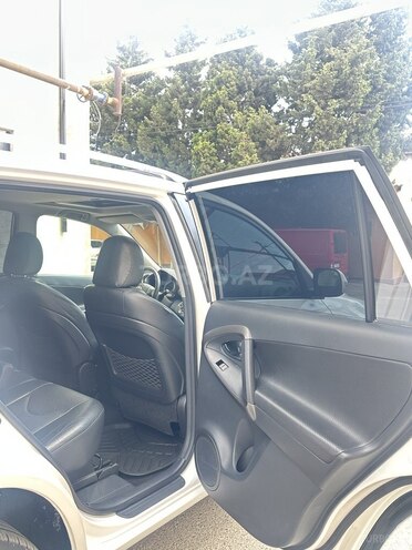 Toyota RAV4-10