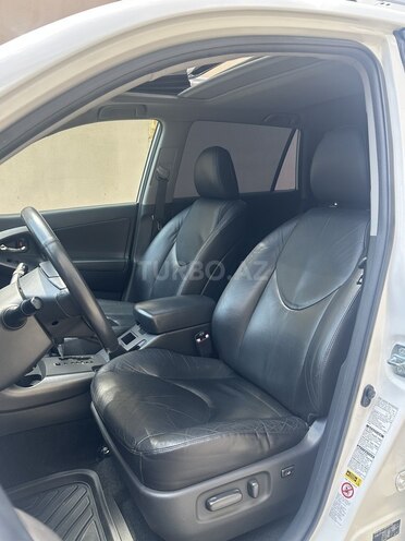 Toyota RAV4-16