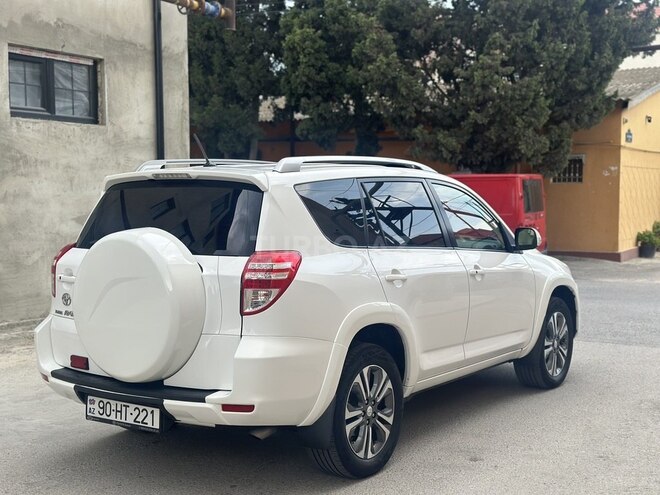 Toyota RAV4-4