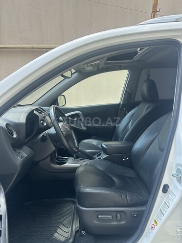 Toyota RAV4-17