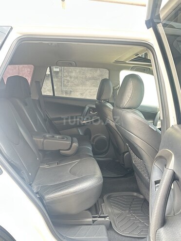 Toyota RAV4-9