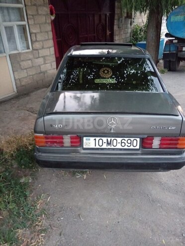 Mercedes 190-2