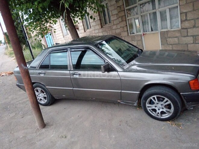 Mercedes 190-4