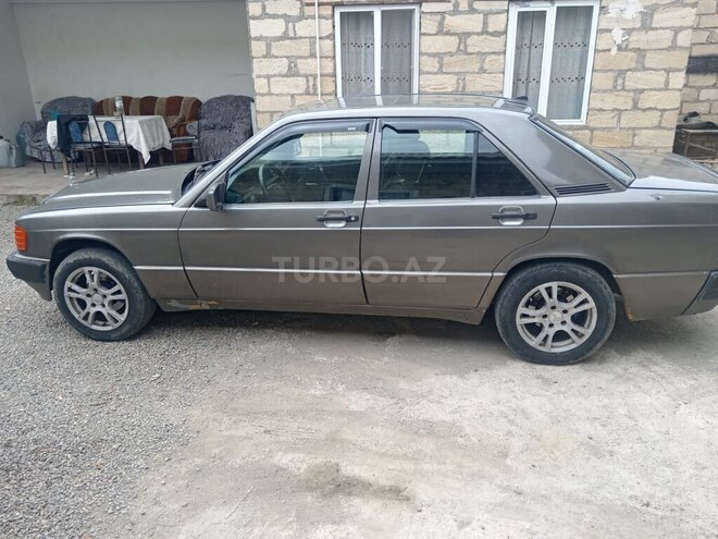 Mercedes 190-12