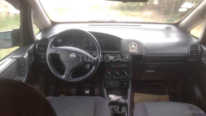 Opel Zafira-5
