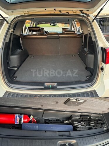 Hyundai Santa Fe-13