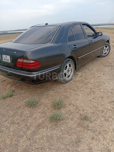 Mercedes E 320-2