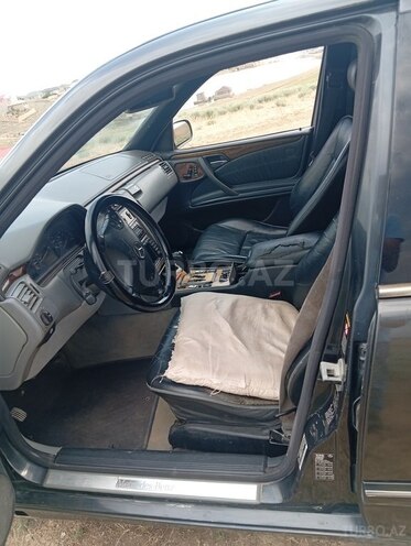 Mercedes E 320-3