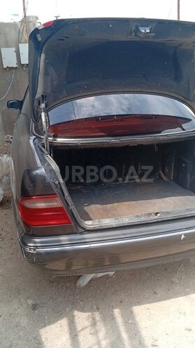 Mercedes E 320-5