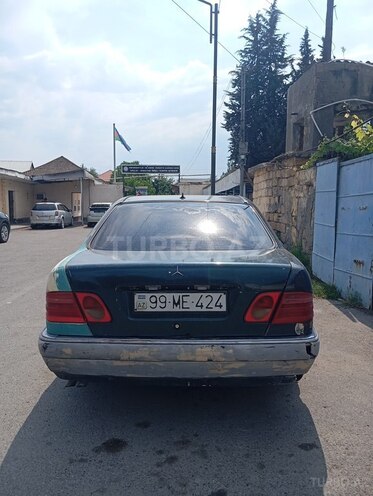 Mercedes E 220-2