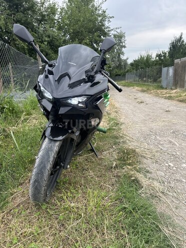 Kawasaki Ninja 500-3