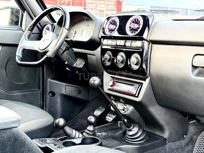 LADA (VAZ) Niva-11