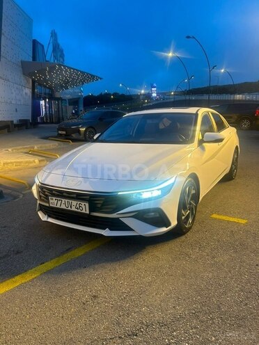 Hyundai Elantra-1