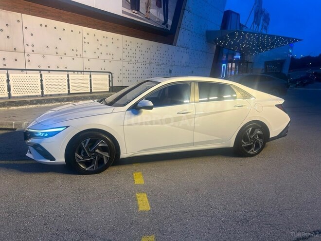 Hyundai Elantra-4